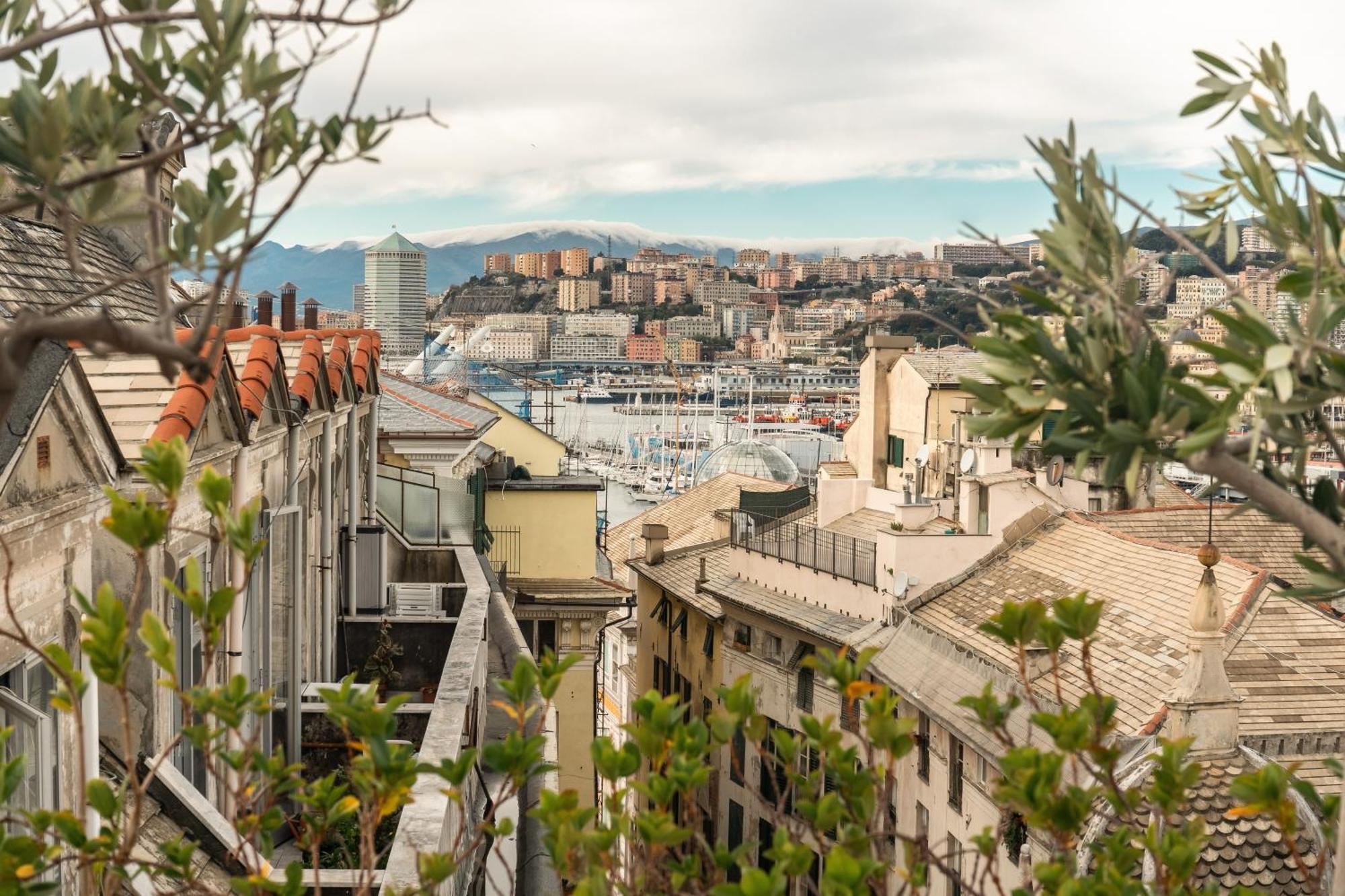 Cinque Lampadi Rooftop Генуя Экстерьер фото